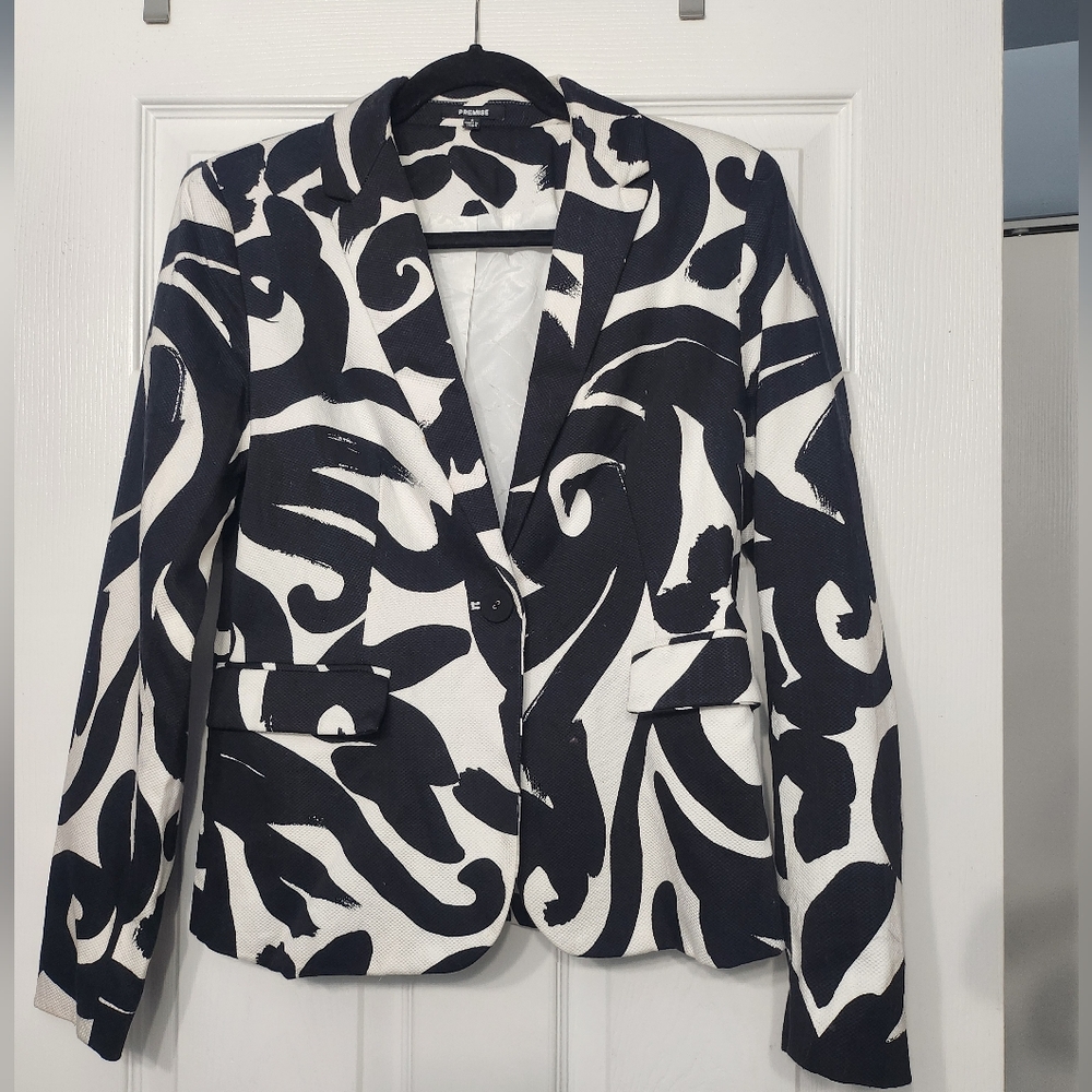 Stylish Size 4  Black and White Women's Blazer